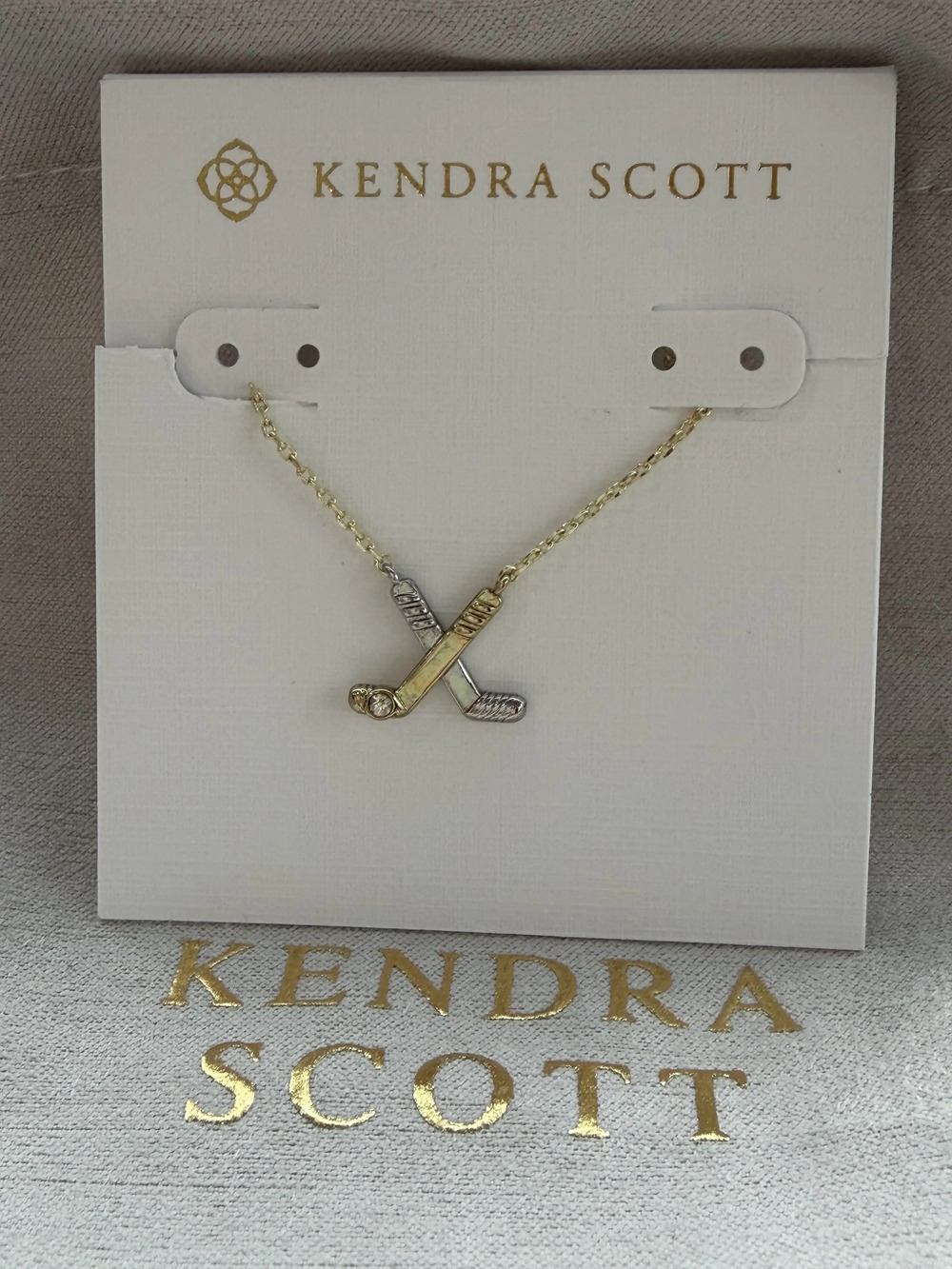 Kendra Scott necklace